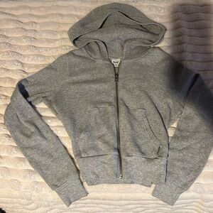 Aritzia zip up
Great condition